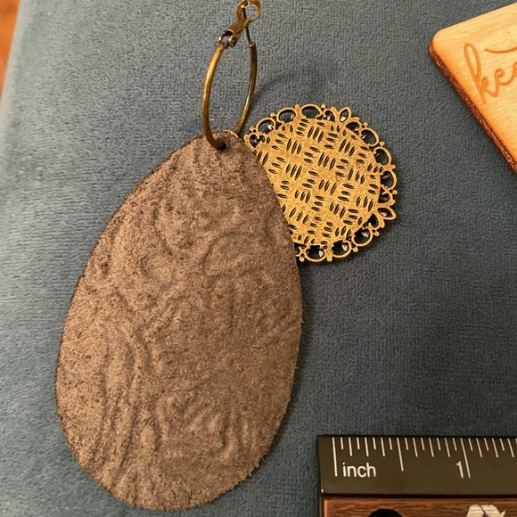 Earrings - Picture 4 of 4